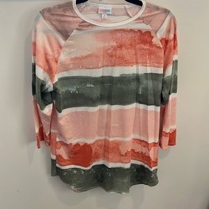 LuLaRoe Randy raglan tee